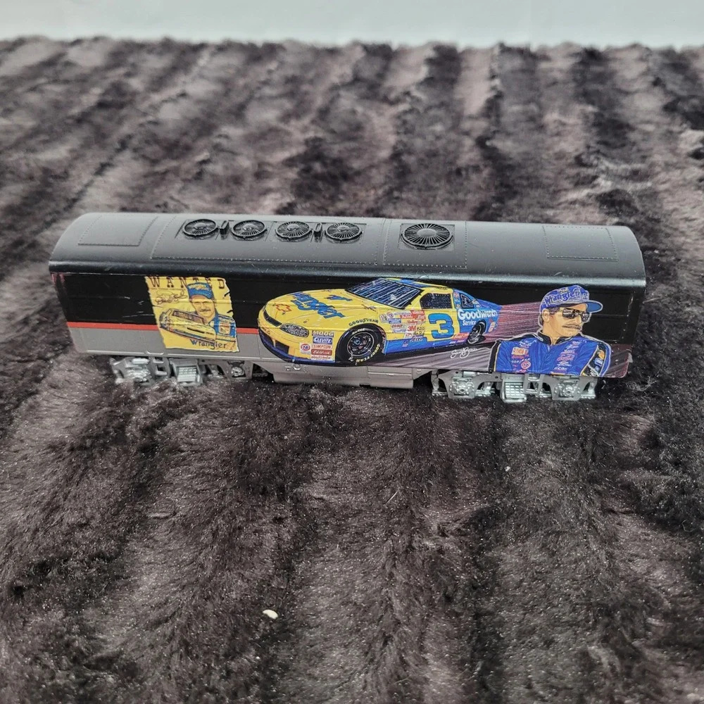 Bachmann Hawthorne Village Dale Earnhardt NASCAR HO Scale Train Engine and Car